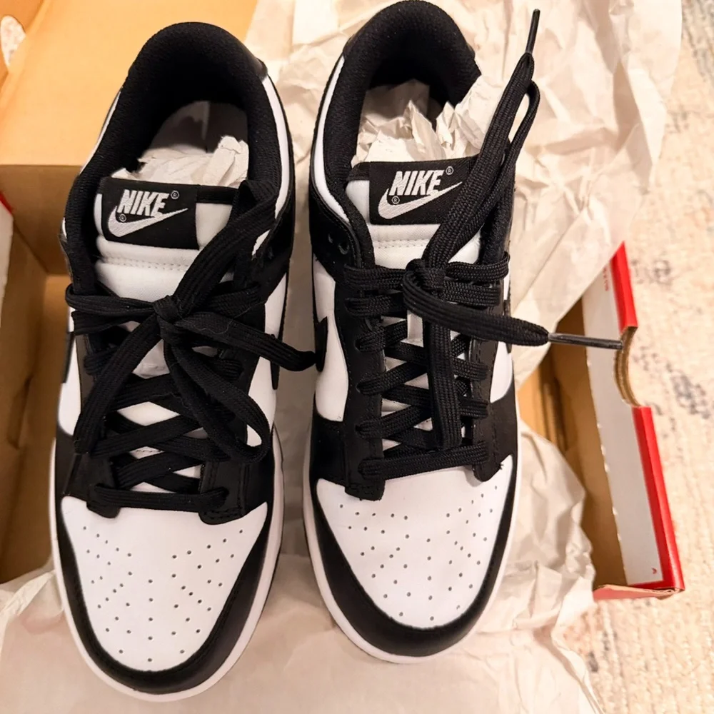 NEW Nike Dunk Low Men 7 Women 8.5 Classic Black and White Sneakers - Picture 2 of 3